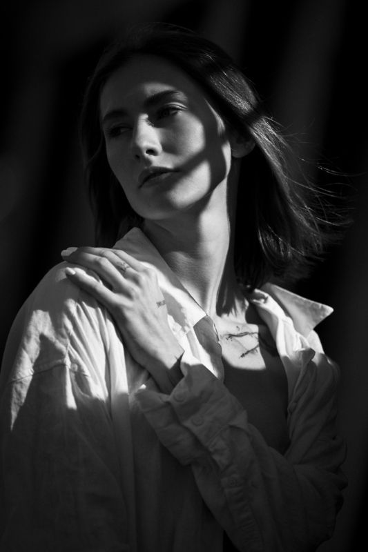 портрет, девушка, чб, тени Настяphoto preview