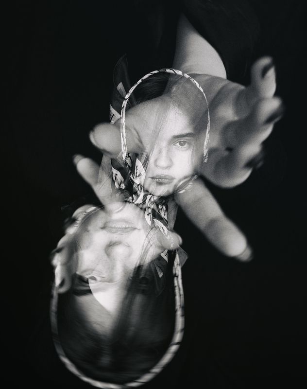 портрет, портретная фотография, женский портрет, естественный свет, фотосессия, чб, девушка, естественность, удаленная съемка Mihaelaphoto preview