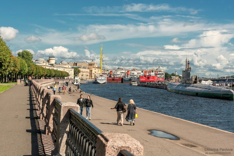 город, архитектура, городской пейзаж, санкт-петербург, река нева, набережная лейтенанта шмидта, подводная лодка Воскресная прогулка по набережной лейтенанта Шмидтаphoto preview