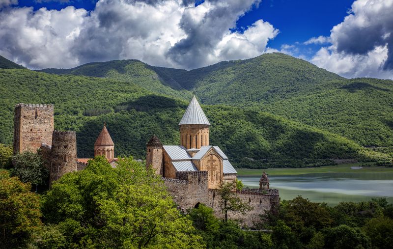 Замок Ананури фото превью