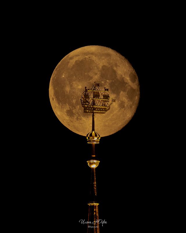 Кораблик на шпиле Адмиралтействаphoto preview