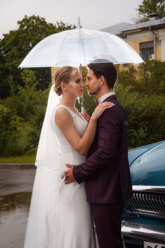 Влюбленные под дождемphoto preview