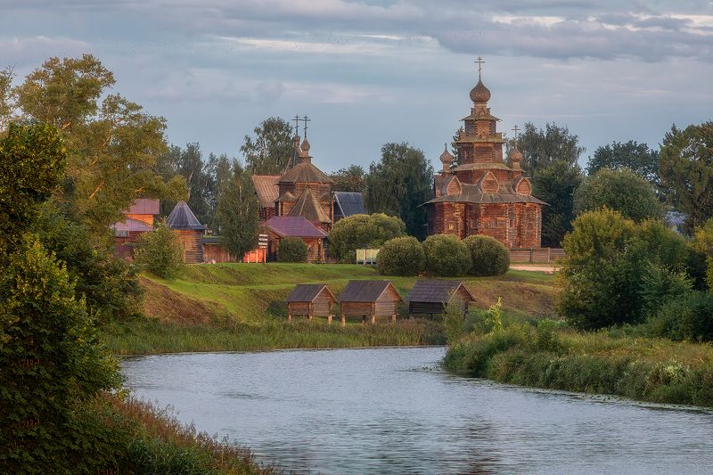 Музей деревянного зодчества на рассвете.photo preview