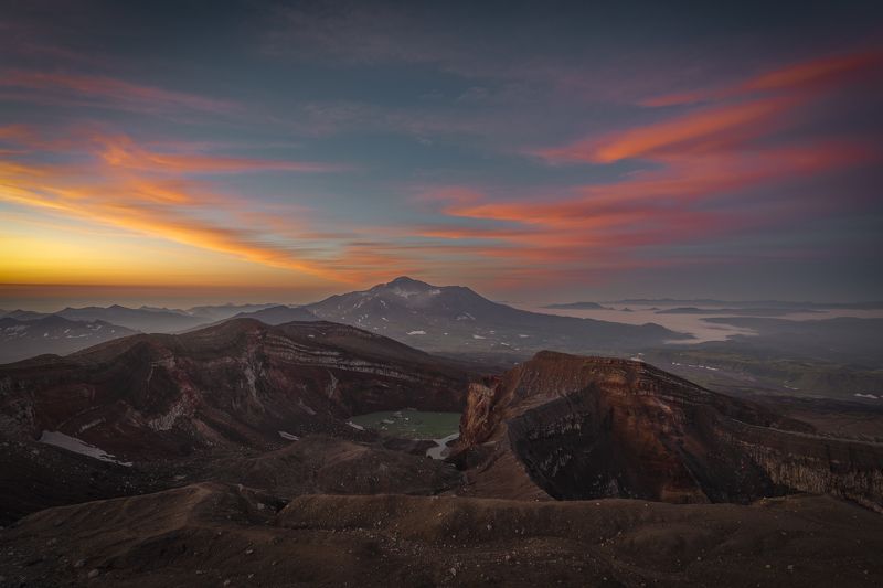 камчатка, рассвет, вулкан горелый, вулкан мутновский Утро на вершине вулкана Горелый. Вид в сторону Мутновского.photo preview