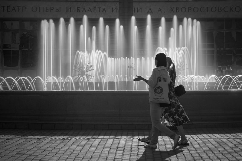 чб, черно-белое, жанр, фонтан, выдержка, красноярск Фонтан на Театральной площадиphoto preview