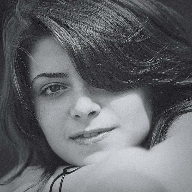 девушка, локоть, монохром, синий, глаза, волосы, веснушки ***photo preview