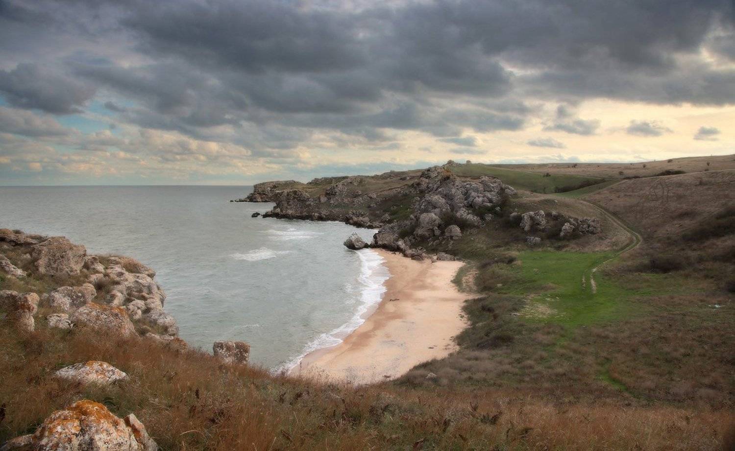 НА ПУСТЫННОМ ПЛЯЖЕ.... Автор: Yuri Ovchinnikov , Yuri Ovchinnikov