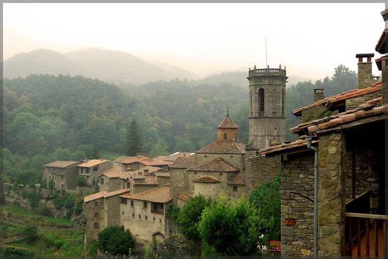 испания, горы, туман Туманный городphoto preview