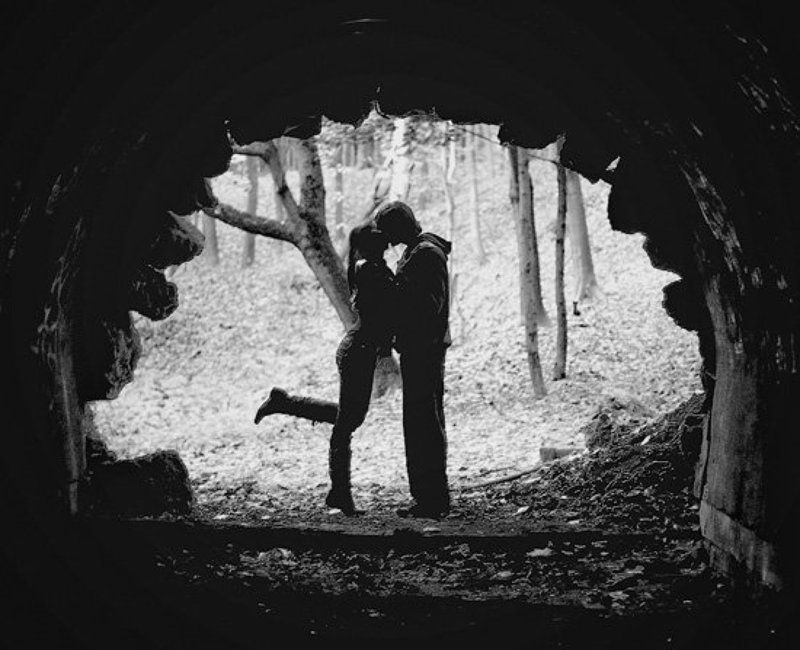 девушка, парень, поцелуй, мост, арка ..и наградила поцелуем в тени забытого моста..photo preview