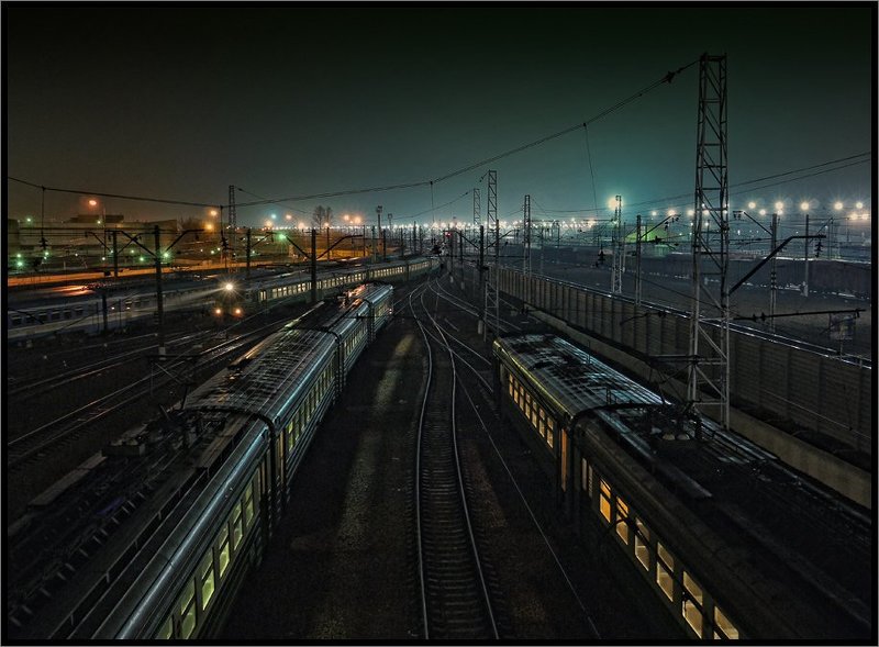 Ночная жизнь извилистых дорогphoto preview