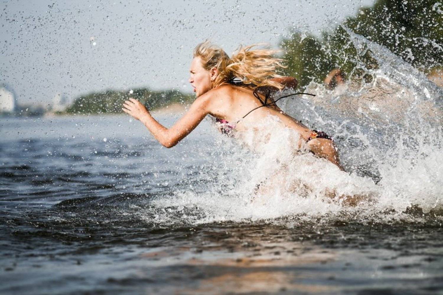 Вперёд!. Автор: Кирилл Брага вода, брызги, стремление, вперёд, движение, воля, сила, мощь, река, волга, Кирилл Брага