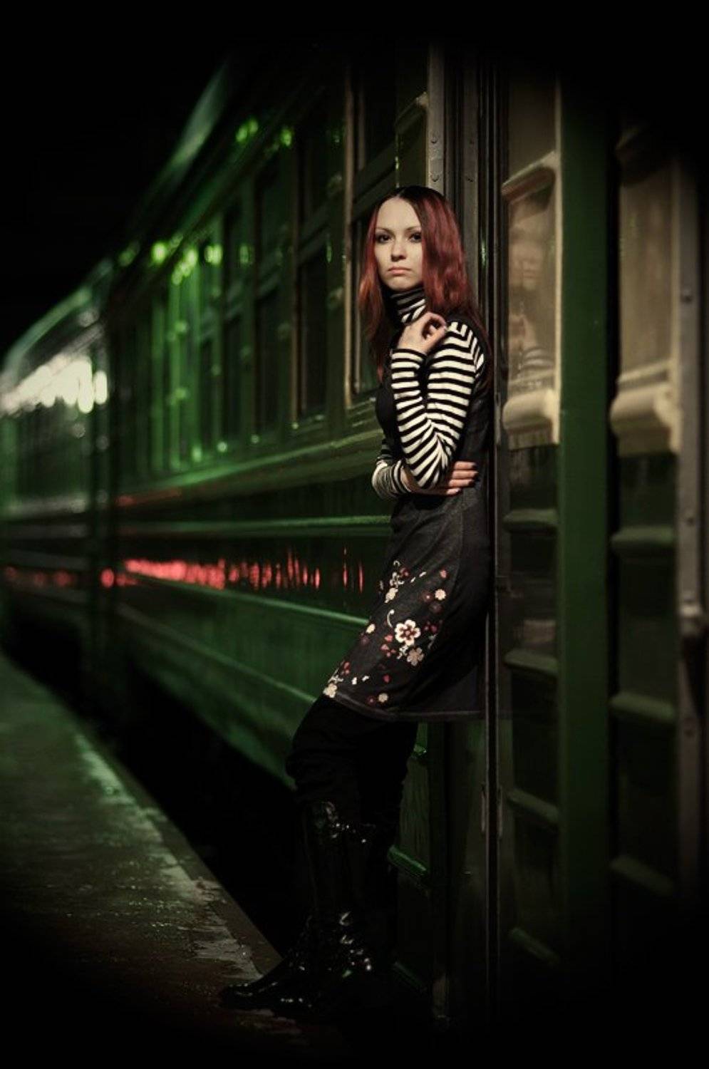 ***. Автор: Дмитрий Корнилов volavolko, девушка, электричка, вокзал, Дмитрий Корнилов