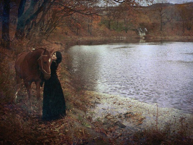 девушка, лошадь, осень cold autumnphoto preview