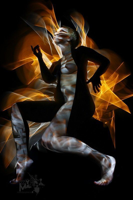 светографика, портрет, свет,  размышление, жанр, сюжет, ню, akt Akt... Частично прикрытая фигура...  (Светографика 2009) фото превью