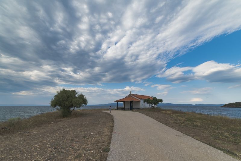 часовня,облака,небо,пейзаж,море Одинокая часовняphoto preview