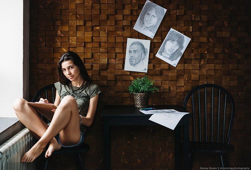 girl,drawing,room,wood,beauty,portrait,artist,table Portraitphoto preview