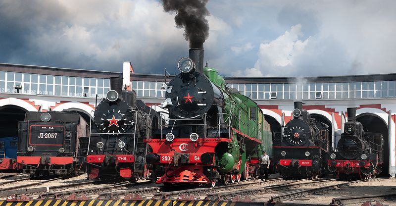 веер, депо, паровоз серии эр, паровоз серии су, паровоз серии ов, паровоз серии эу, рельсы, лето, небо, дым. Веер.photo preview