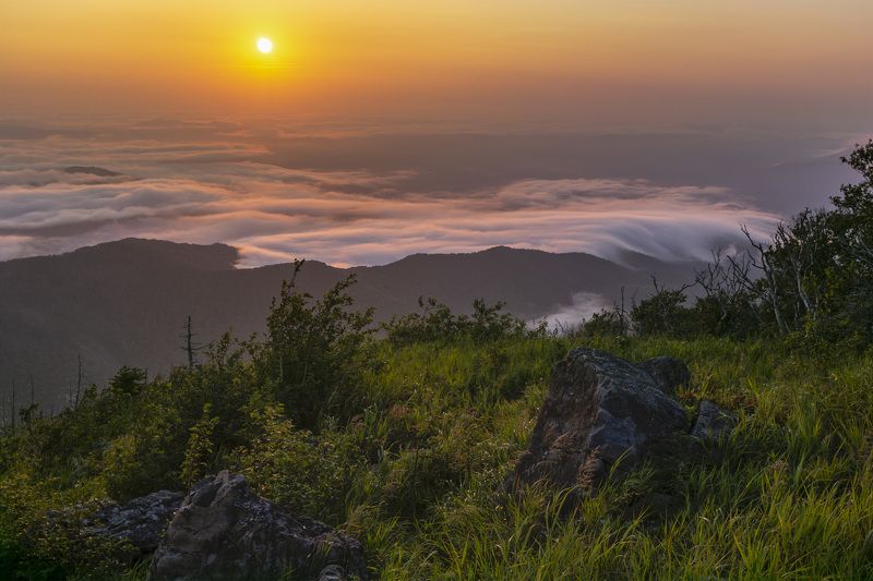 Горы, туман, закат photo preview