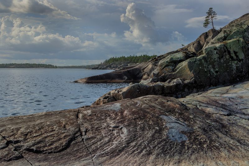 камень скала вода озеро  каменная Ладогаphoto preview