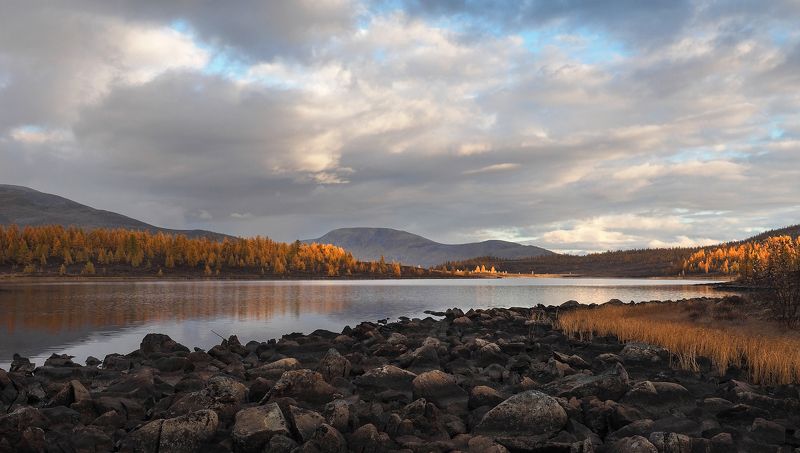 На каменистом берегуphoto preview