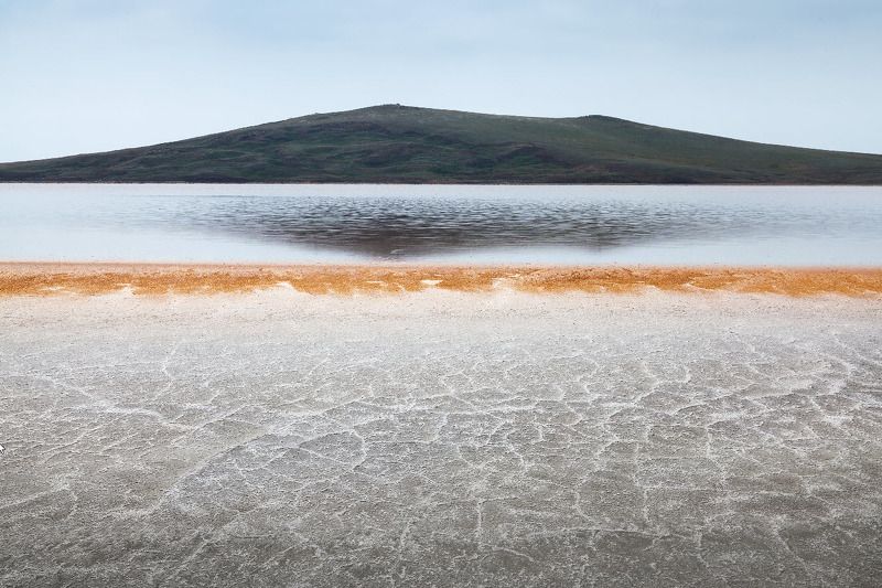 Крым, Опук, озеро, горы, пустыня, засуха, розовое озеро Крым. Опук.photo preview