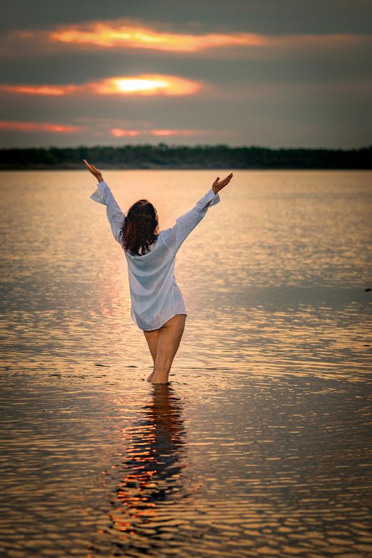 Суровый закат фото превью