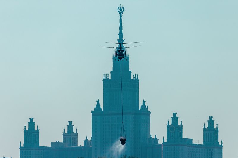 вертолёт, авиация, мчс, москва, мгу, камов, улица, город, полёт, симметрия, небоскрёб, стрит, репортаж, россия, helicopter, aviation, emergency, moscow, moscow state university, kamov, street, flight, symmetry, city, skyscraper, report, msu, russia Помощь в пути! | Help is on the way! фото превью