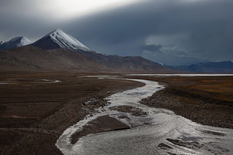 таджикистан, памир, памирский тракт, долина реки акбайтал, свет, горы, облака Памирphoto preview