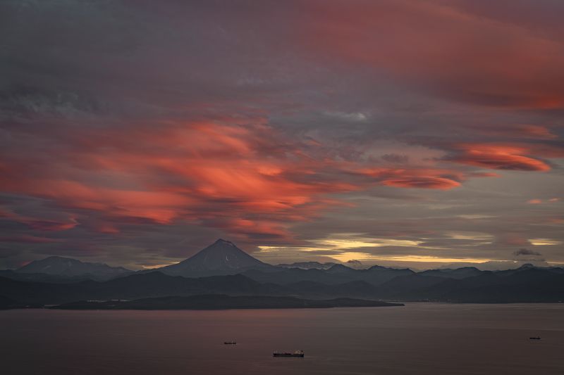 камчатка, закат, вилючинский, петропавловск-камчатский, вид с мишенной сопки Вилючинский на закате. Вид с Мишенной сопки.photo preview
