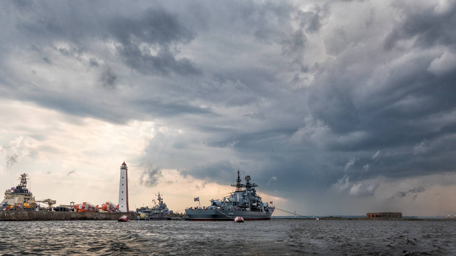 Гроза идёт. Автор: Ушаков Валерий , Ушаков Валерий