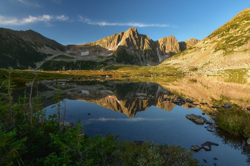 россия, хакасия, кузнецкий алатау, пейзажи, лето, озеро, вода, ели, камни, отражение,горы На горных озерах в Кузнецком Алатауphoto preview
