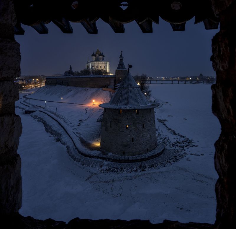 псков, кром, зима, ночь Опустился синий вечерphoto preview