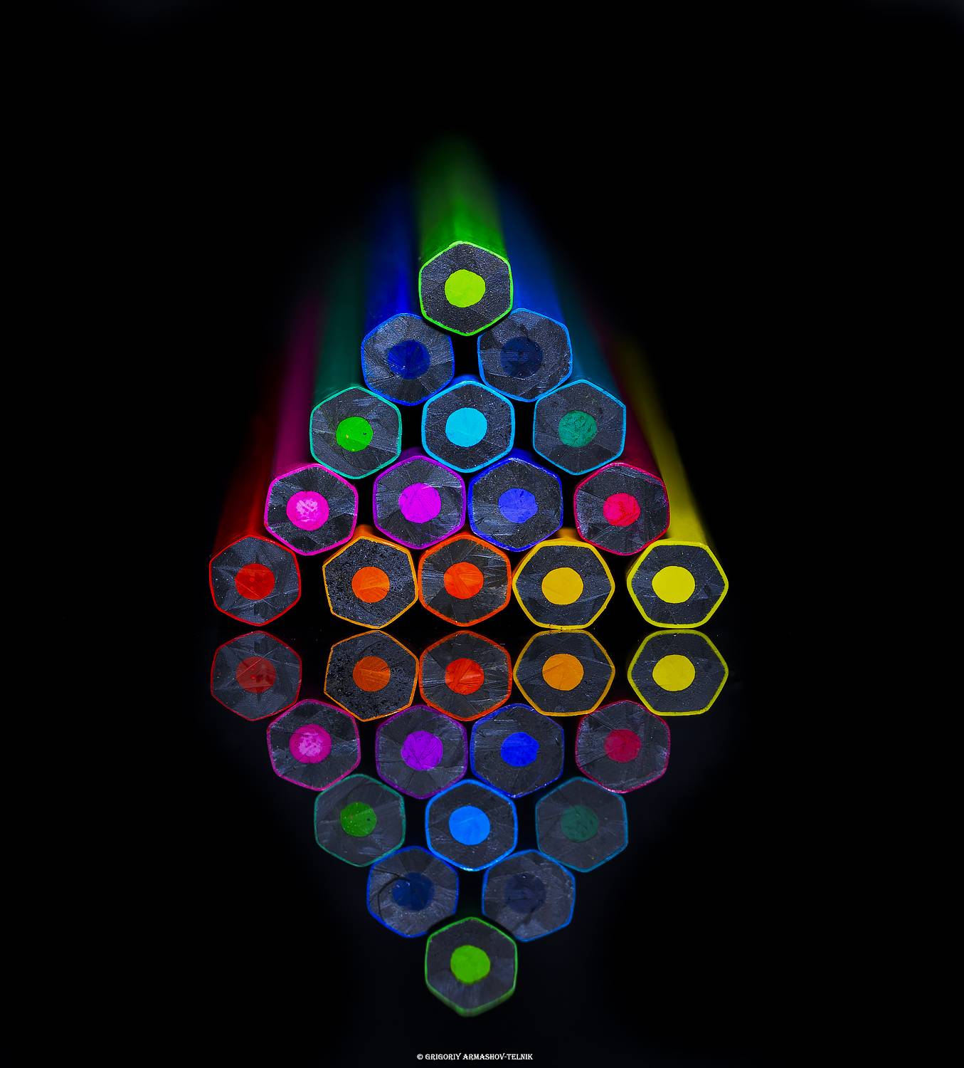 цветное. Автор: Армашов-Тельник Григорий стекло, карандаши, предметная_съемка, цвет, отражение, Армашов-Тельник Григорий