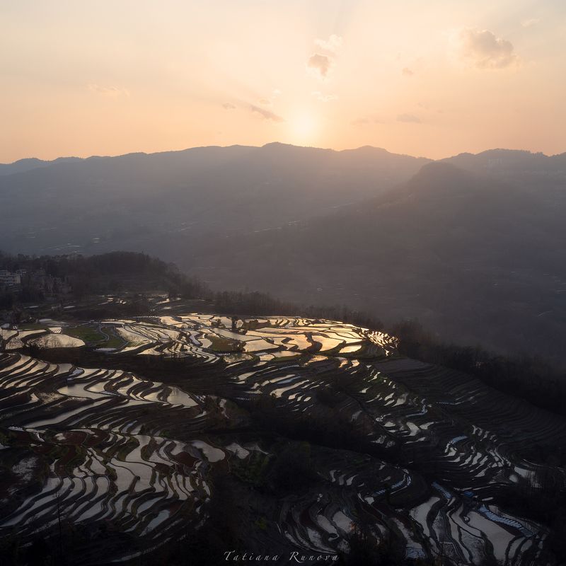 Закат на рисовых террасах провинции Юньнаньphoto preview