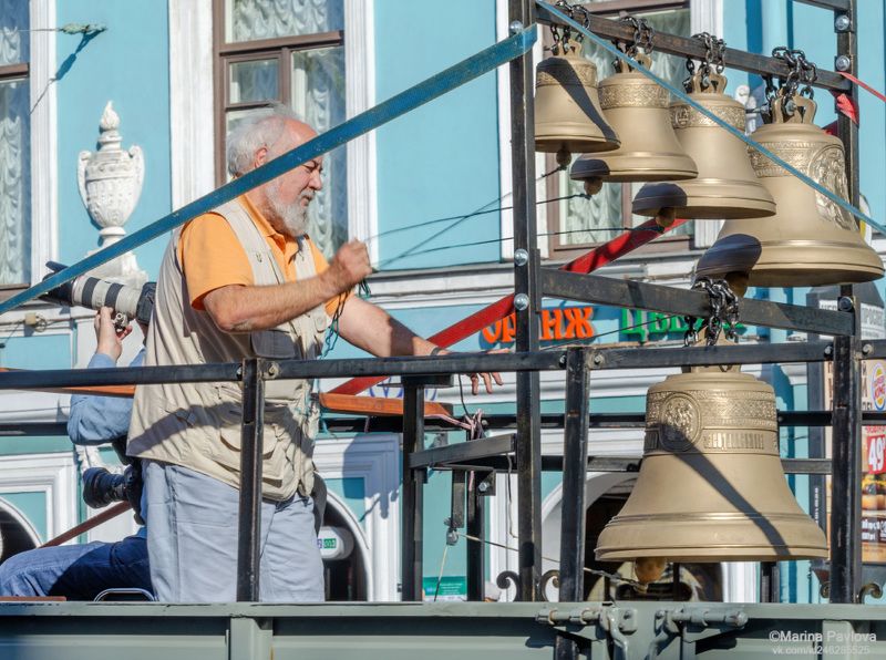 город, санкт-петербург, невский проспект, крестный ход в честь перенесения мощей святого благоверного князя александра невского, стритфото, репортаж, православный праздник. Крестный ход по Невскому проспекту в честь перенесения мощей святого благоверного князя Александра Невскогоphoto preview
