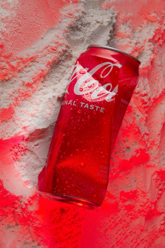 Мятая банка Кока-коыphoto preview