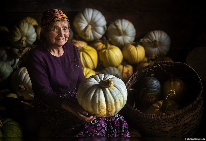 pumpkin, portrait, old, woman, colors, light Pumpkinphoto preview