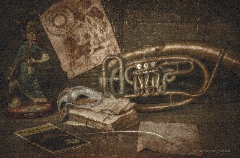 клоун, книга, натюрморт, роман шафовал, труба цирк уехал.....photo preview