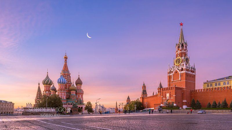 Покровский собор, Собор Василия Блаженного, Москва, Россия, Красная площадь, Кремль, утро, рассвет, город, городской пейзаж, Спасская башня На Красной площади утромphoto preview