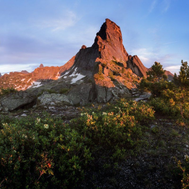 Национальный парк Ергаки Стоит \