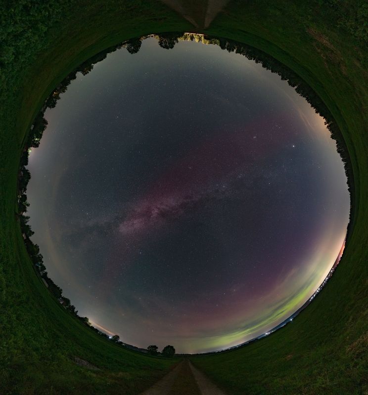 Сферическая панорама звёздной ночи с небольшим полярным сияниемphoto preview