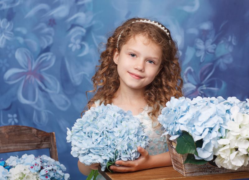 портрет, девочка, цветы, голубой, гортензии Варяphoto preview
