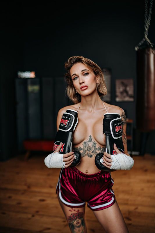 Саша боксируетphoto preview