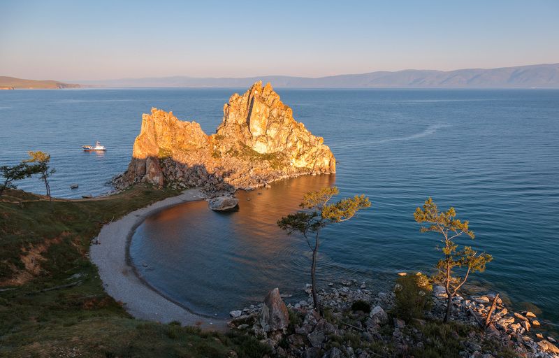 ольхон, шаманка, бурхан Шаманка на рассветеphoto preview