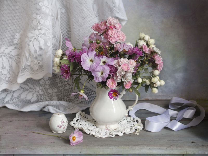 букет цветов, осень, белый кувшин Первые в осени фото превью