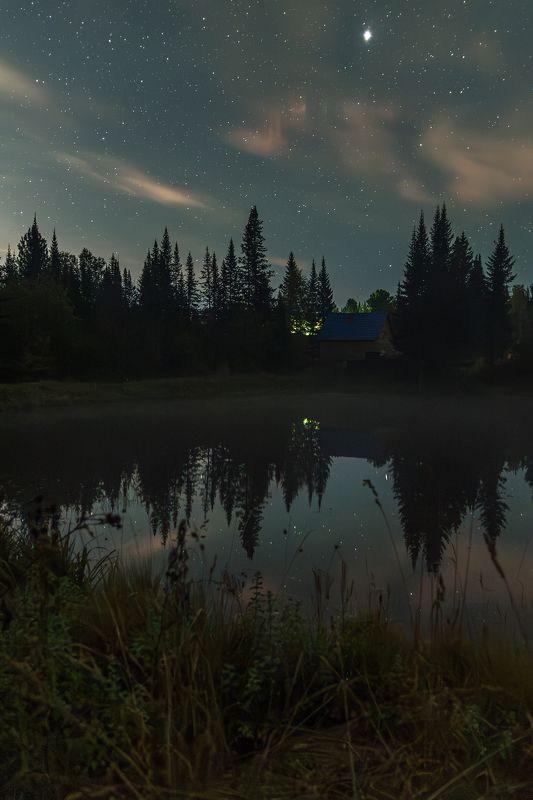 ночь, тайга, сибирь Его высочество Юпитер сияет над таежным озеромphoto preview