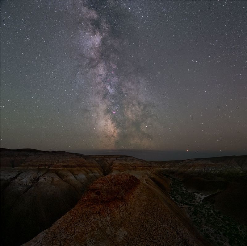 астро, астрофото, ночь, пейзаж, горы, звезды, млечный путь, галактика, небо, пустыня, казахстан Тихий диалог с космосомphoto preview