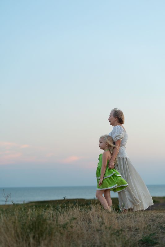 девочка, бабушка, внучка, море Лето у бабушки photo preview