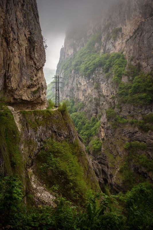 кавказ, горы, ущелье, кабардино-балкария, теснина, каньон, дорога, горная дорога В пасмурном ущельеphoto preview