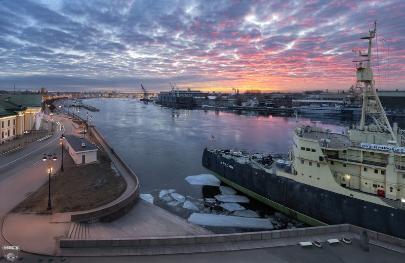 Ледокол Красин, набережная Лейтенанта Шмидтаphoto preview